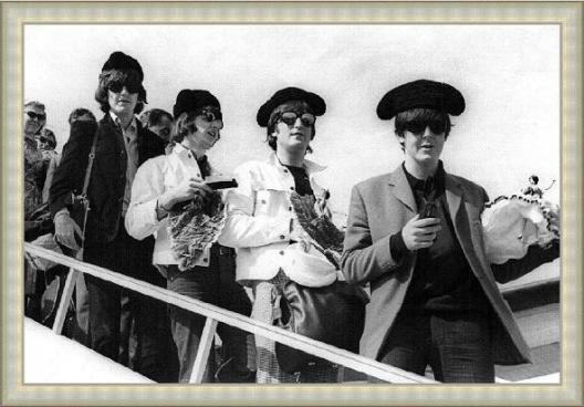 The Beatles in BCN Grey B/W