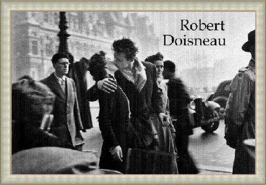 El Beso de Doisneau Grey B/W