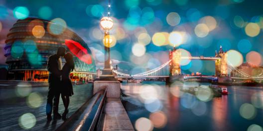 Kissing in London