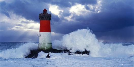 Phare des Pierres-noires lors d’une tempête