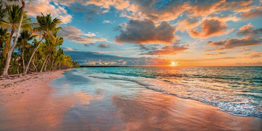 Beach in Maui, Hawaii, at sunset