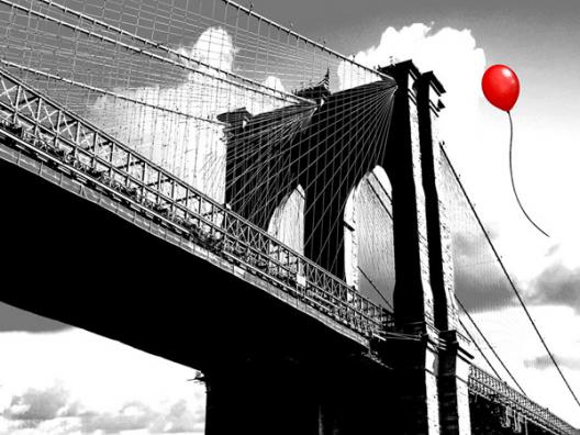 Balloon over Brooklyn Bridge